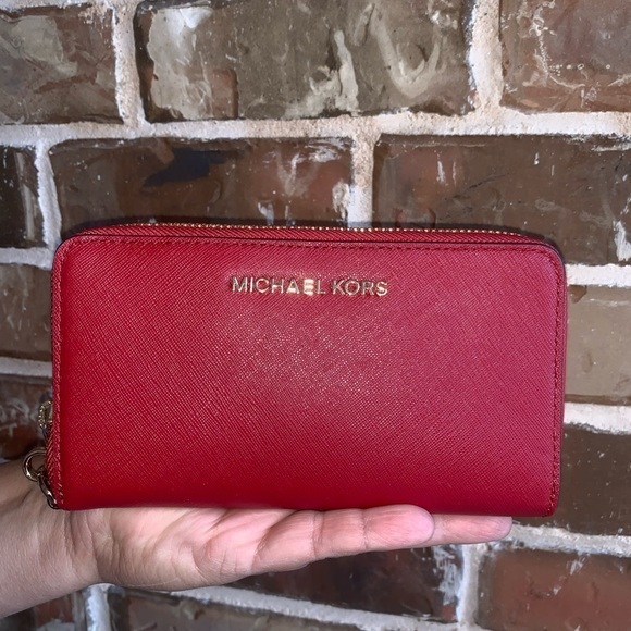 OFFERS? NEW Michael Kors LG Phone Wristlet Wallet - Picture 1 of 5